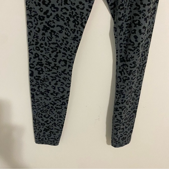Athleta Elation Ultra High Rise Tight size Small - Picture 5 of 10
